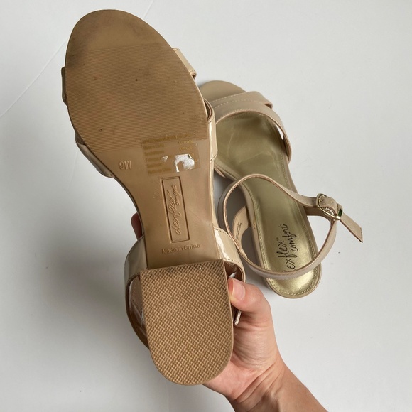 TAN STRAPPY SANDALS FAUX PATENT LEATHER COMFORT 9 WIDE GRAD SUMMER WEDDING PARTY - Picture 4 of 6